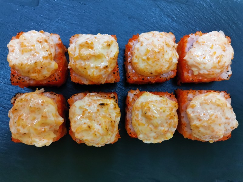 Запеченный ролл с крабом