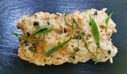 Теплый ролл с крабом