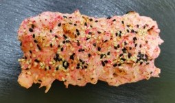 Теплый ролл с лососем